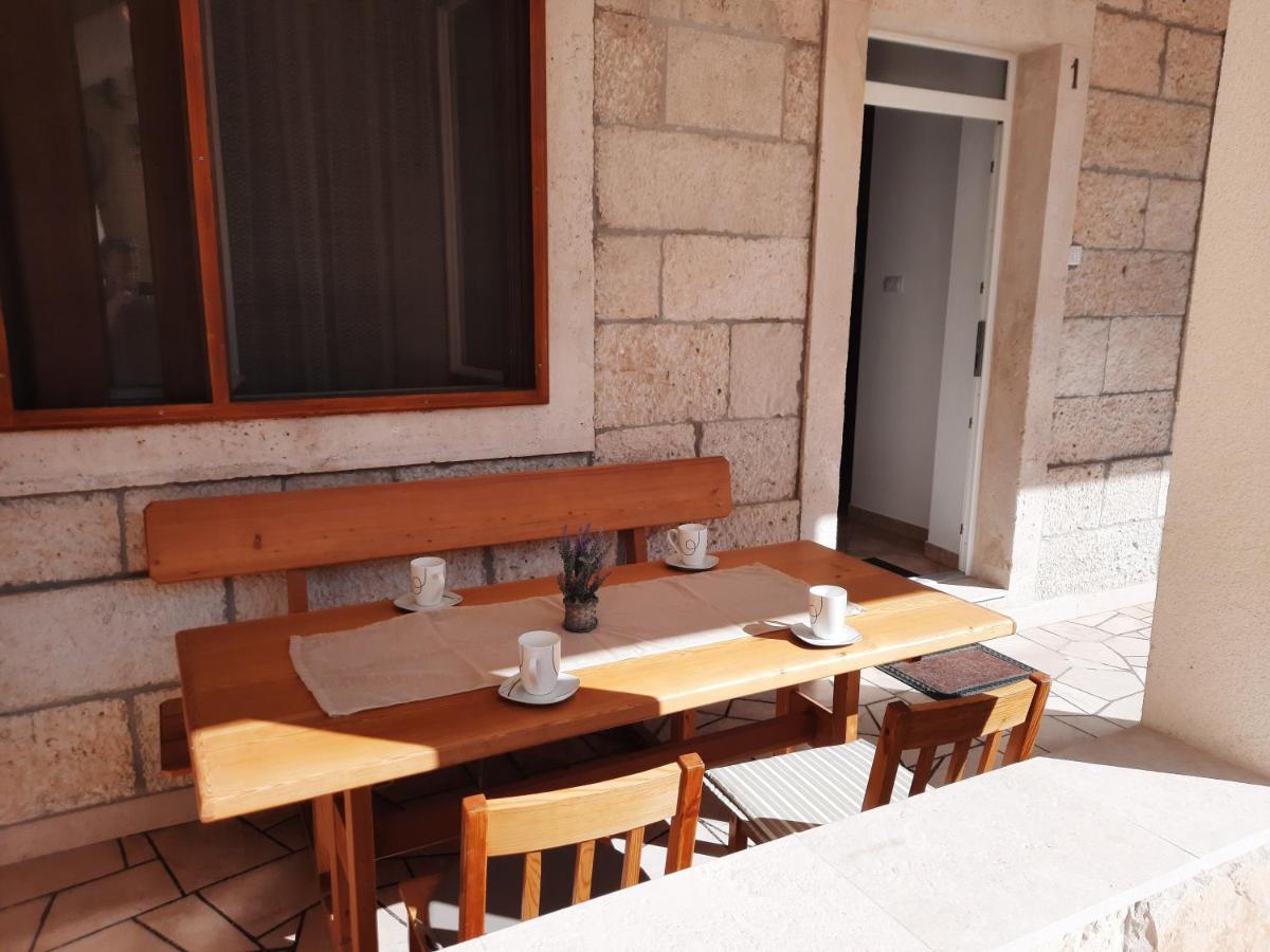 Apartments Villa Beba Komiža Dış mekan fotoğraf