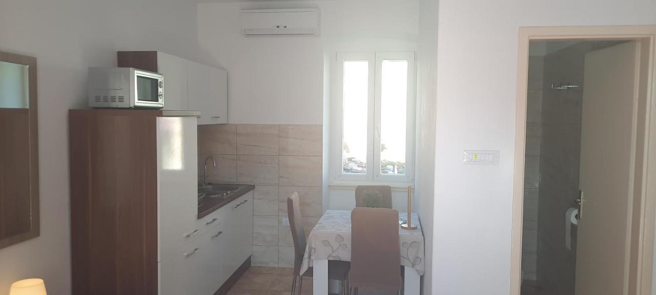 Apartments Villa Beba Komiža Dış mekan fotoğraf
