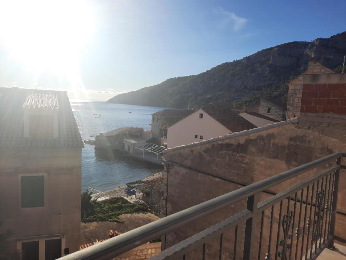 Apartments Villa Beba Komiža Dış mekan fotoğraf