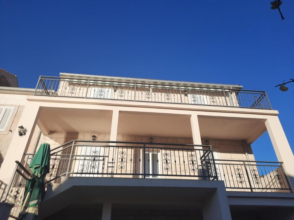 Apartments Villa Beba Komiža Dış mekan fotoğraf