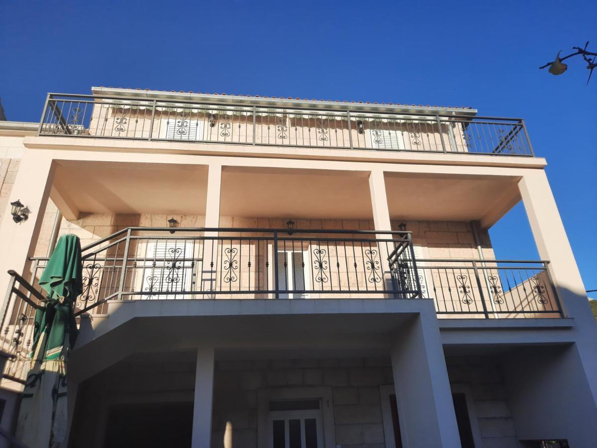 Apartments Villa Beba Komiža Dış mekan fotoğraf