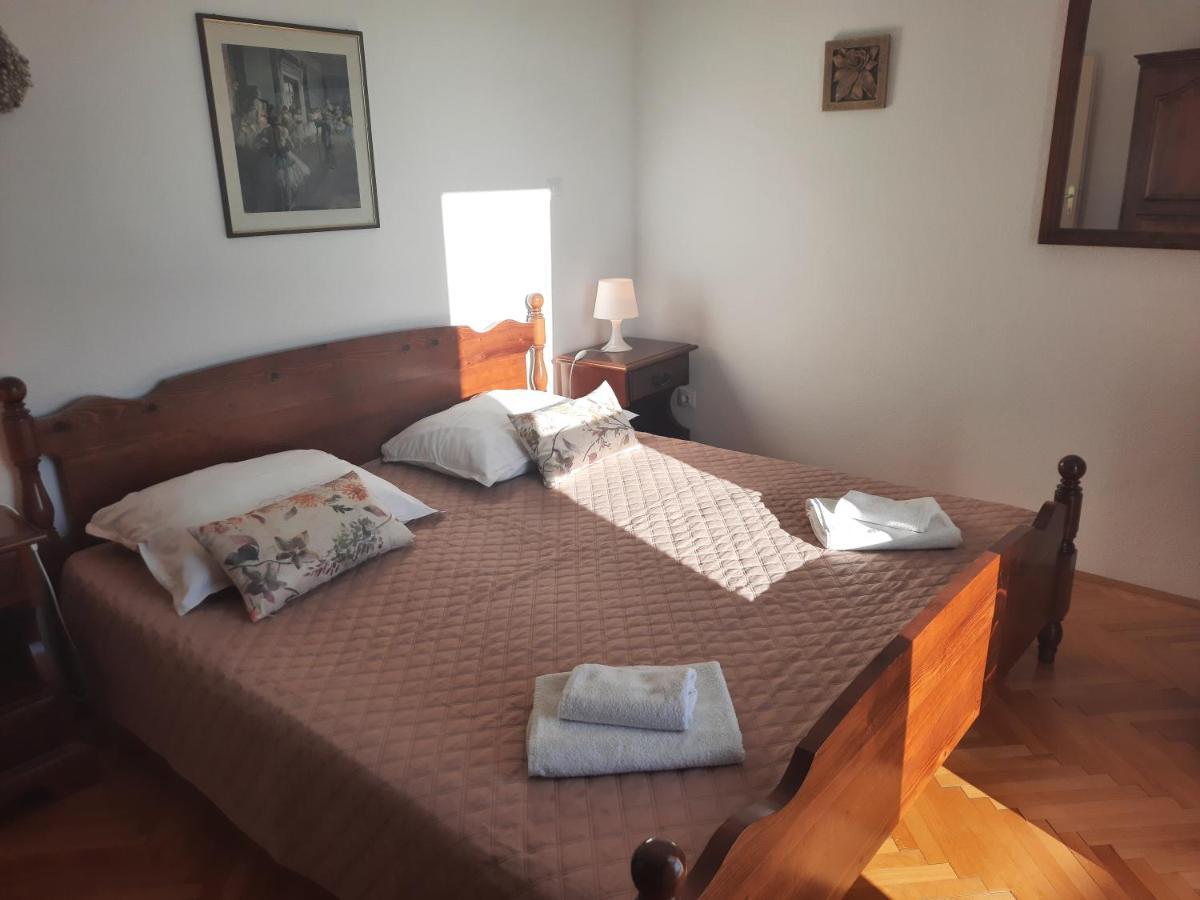 Apartments Villa Beba Komiža Dış mekan fotoğraf
