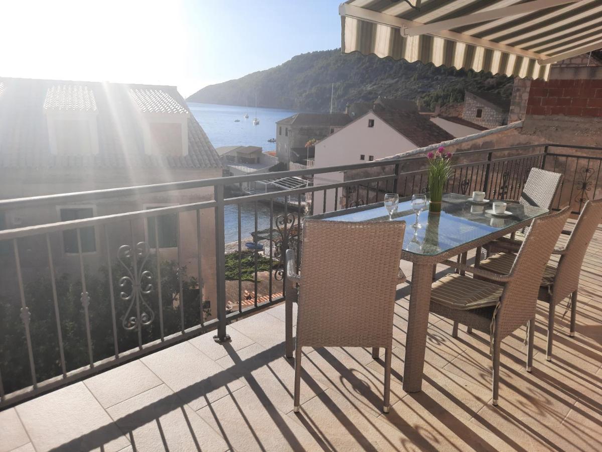 Apartments Villa Beba Komiža Dış mekan fotoğraf