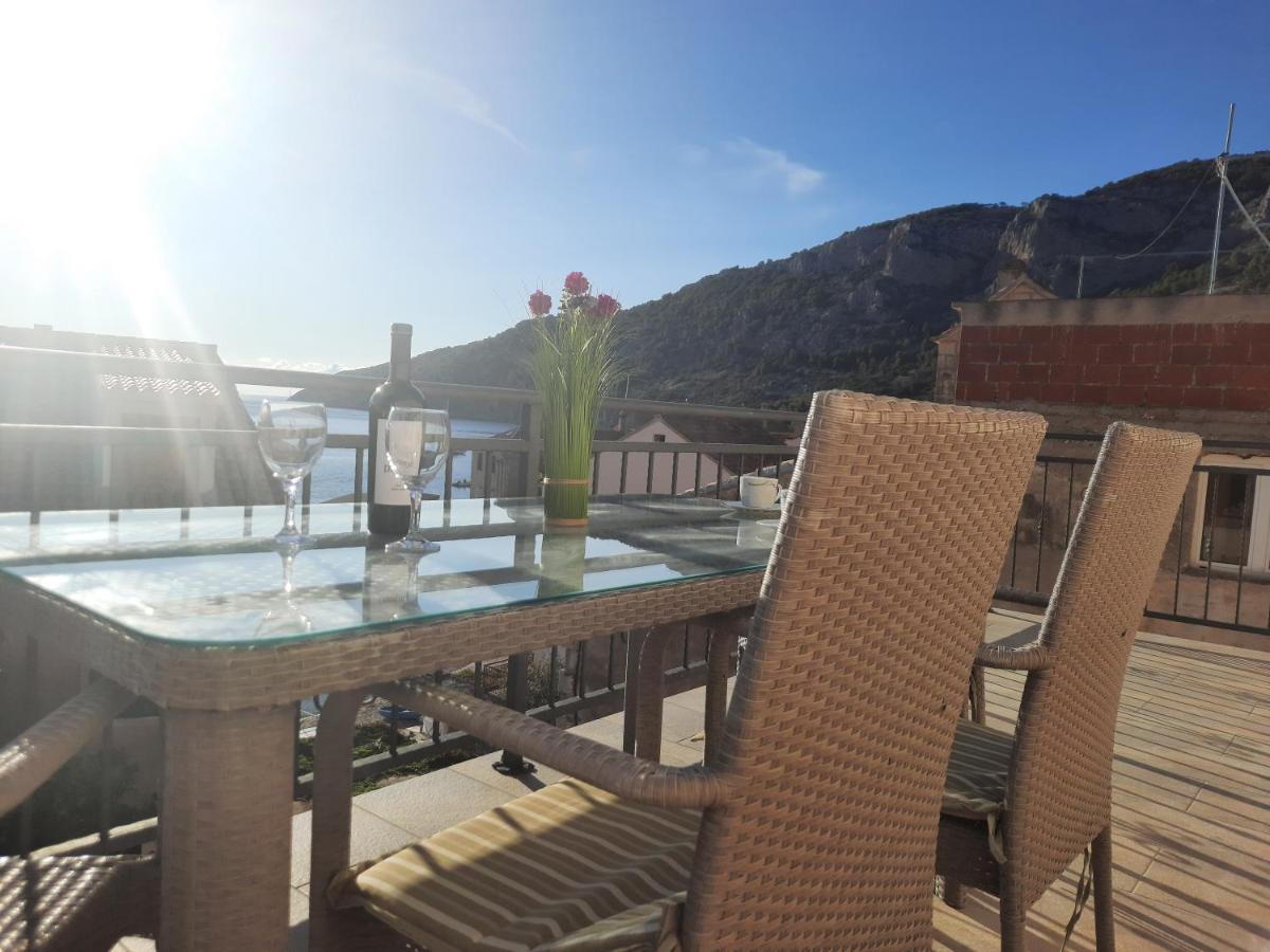 Apartments Villa Beba Komiža Dış mekan fotoğraf