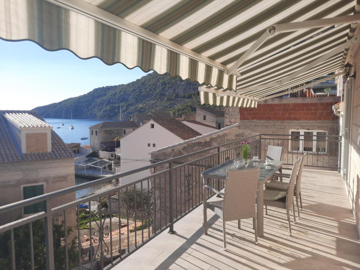 Apartments Villa Beba Komiža Dış mekan fotoğraf