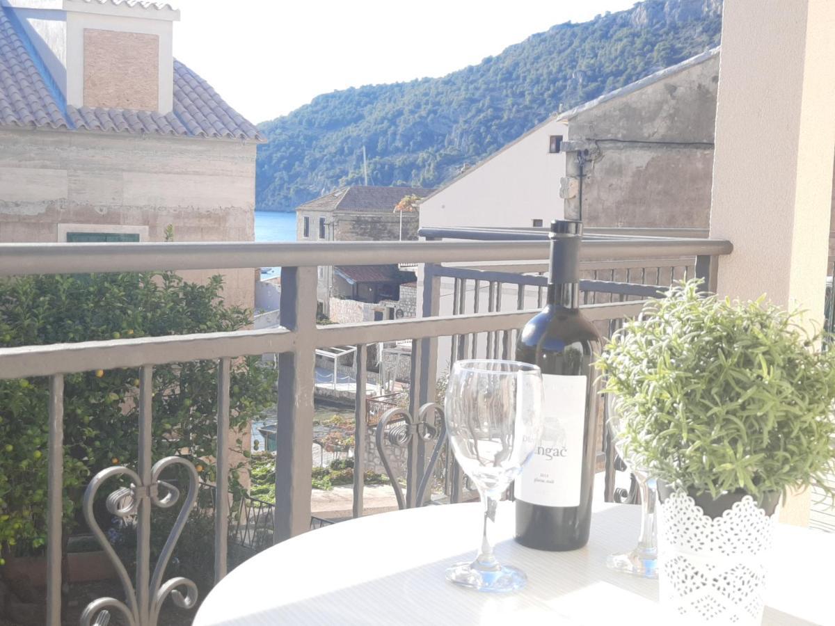 Apartments Villa Beba Komiža Dış mekan fotoğraf